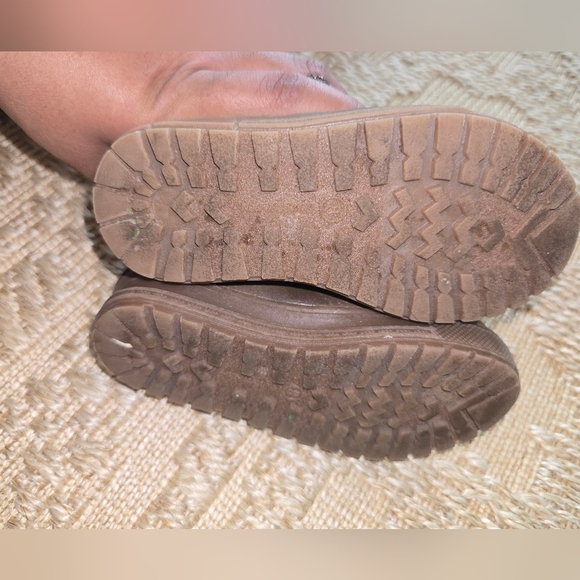 Cozy Brown Fur-Lined Kids Boots - Picture 6 of 10